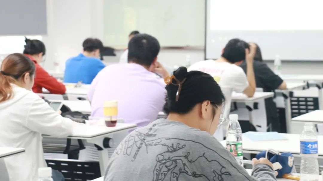 　　零基礎(chǔ)學(xué)員也可以通過短時間學(xué)習(xí)通過考試; 　　全程講練考評、 　　全程詳細(xì)跟蹤學(xué)習(xí);
